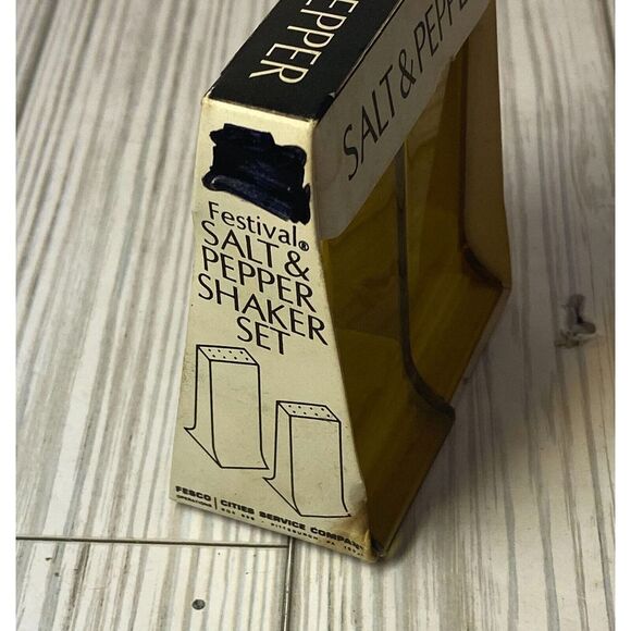 Vintage MCM Retro Festival Salt and Pepper Shakers Set Amber Plastic - Picture 5 of 6